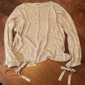 Like New! Zara Knit Bow Sleeve Sweater